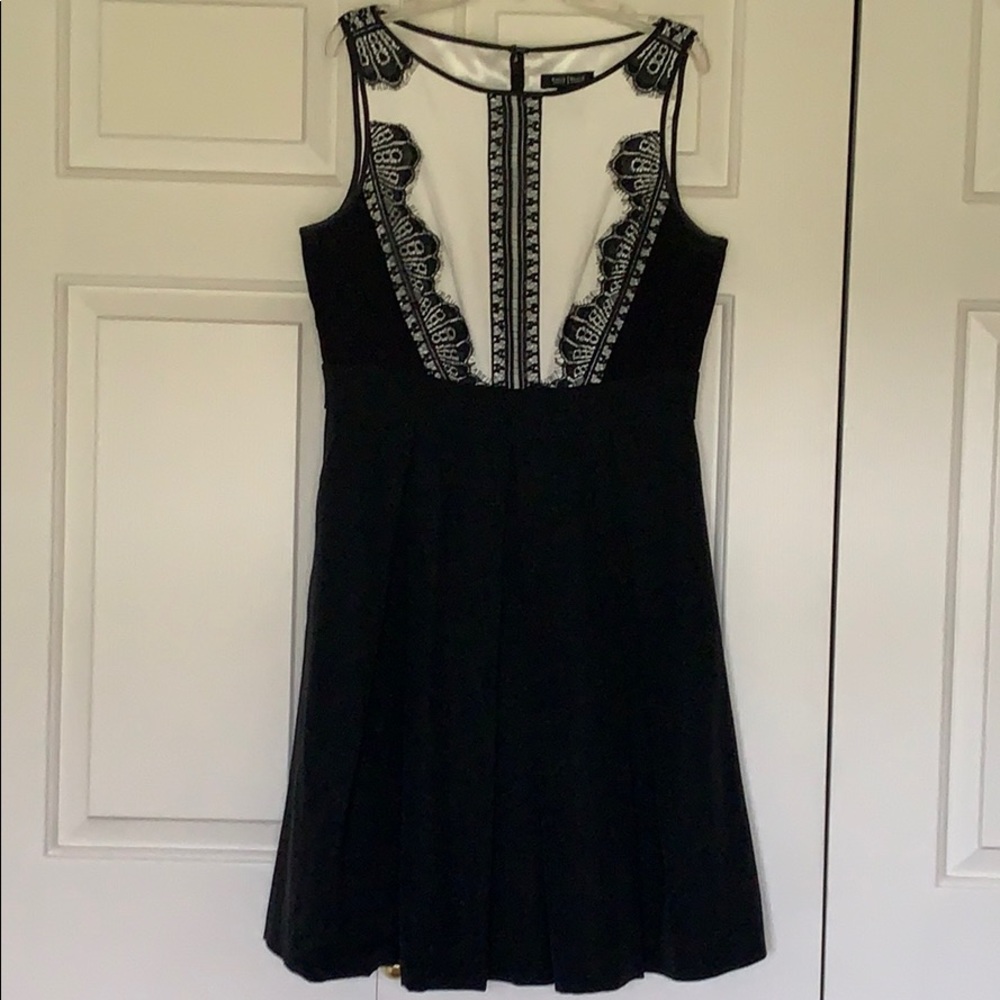 WHBM Beautiful Dress w/ lace